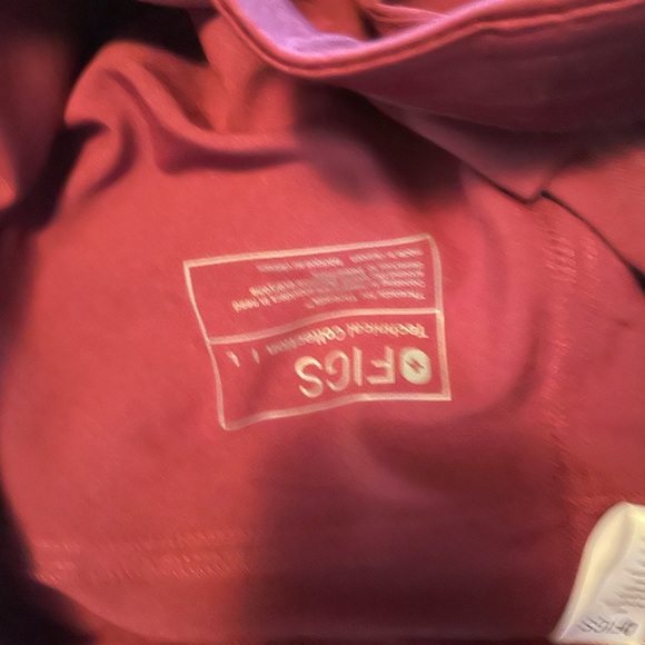 Figs healthcare scrubs in Yola fit. NEVER WORN! - Picture 2 of 4